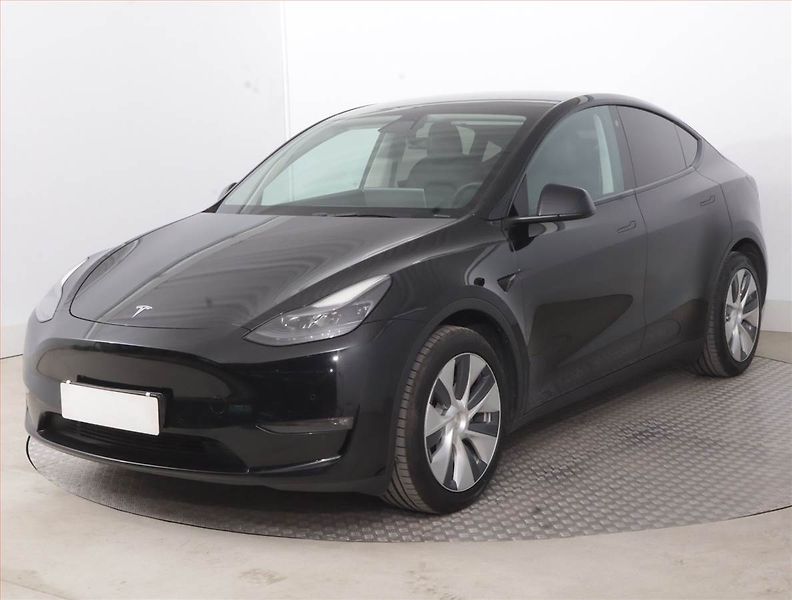 Tesla Model Y (2022) Long Range AWD 79kWh, SoH 91% - fotka 2 z 23
