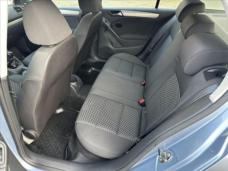 Volkswagen Golf 1,6 MPI bez koroze - fotka 13 z 21
