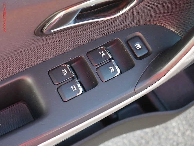 Kia Ceed (2017) 1.6 CRDi, ČR, AC, výhřev sed - fotka 15 z 22