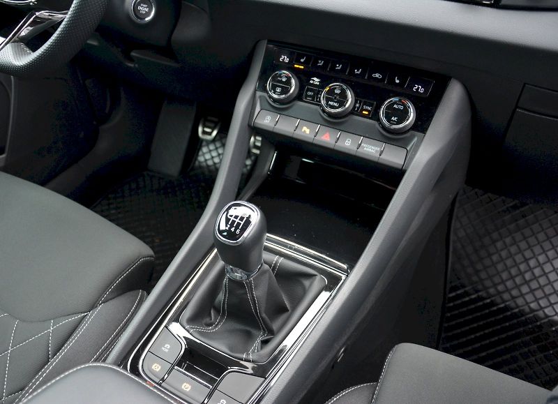 Škoda Karoq (2023) 1.5 TSI 110 KW SPORT LINE - fotka 19 z 25