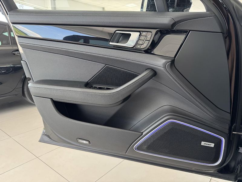 Porsche Panamera 4S 324kW*Chrono*REZERVACE! - fotka 31 z 39