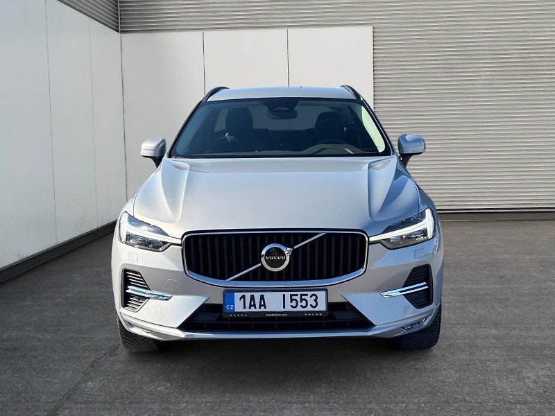 Volvo XC60 (2023) CORE B4 D 145kW 4x4 AWD CZ DPH - fotka 2 z 11
