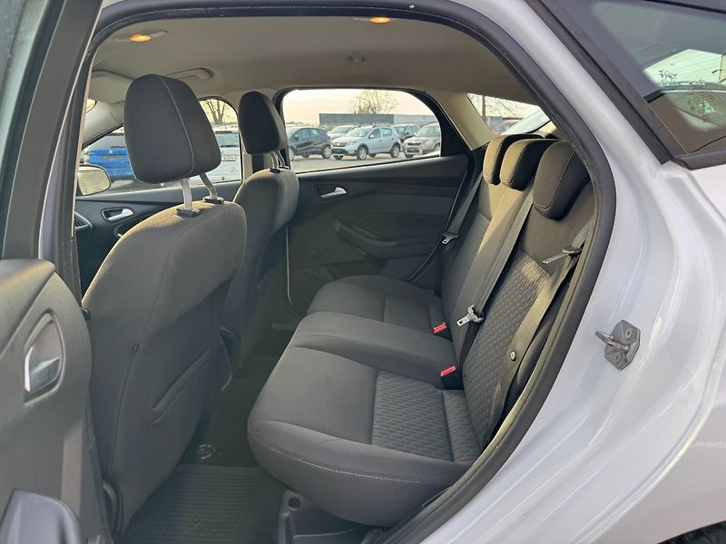 Ford Focus (2013) Trend 1.6 TDCi - fotka 14 z 29
