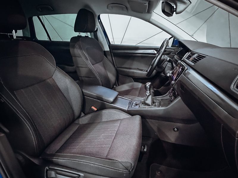 Škoda Superb 2.0 TDI 110kW Style Combi - fotka 25 z 30