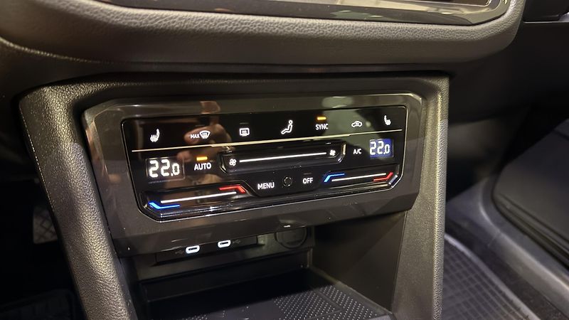 Volkswagen Tiguan (2022) 2.0 TDI,LIFEREZERVOVÁNO - fotka 26 z 40