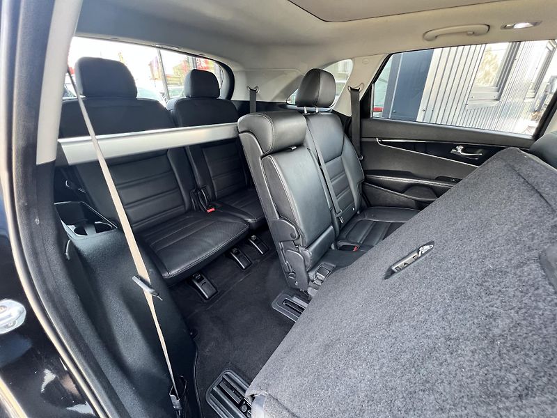 Kia Sorento 2.2CRDi REBEL 4x4 KŮŽE 7MÍST - fotka 34 z 52