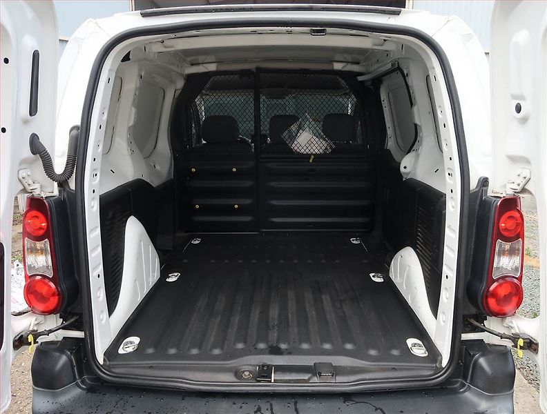 Citroën Berlingo (2014) 1.6 HDi, 3Místa, ČR, 1Maj - fotka 12 z 15