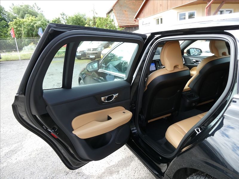 Volvo V60 2,0 D3 AWD Inscription,DPH,ČR - fotka 21 z 41