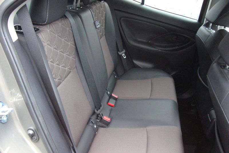 Toyota Yaris Cross (2024) 1.5 Hybrid,ČR,1.Maj.Exetucive - fotka 31 z 83