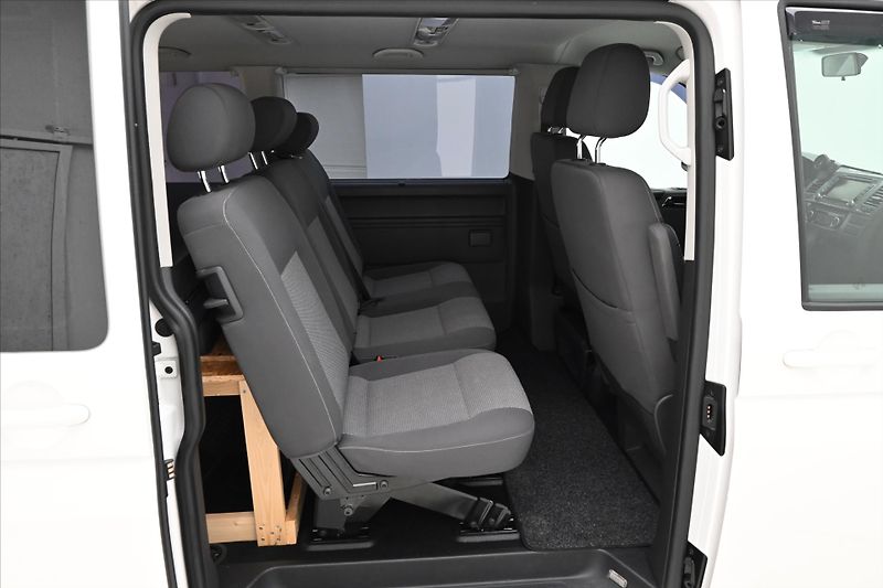 Volkswagen Caravelle 2,0 TDI 132kW Manuál Tažné Zár - fotka 15 z 31