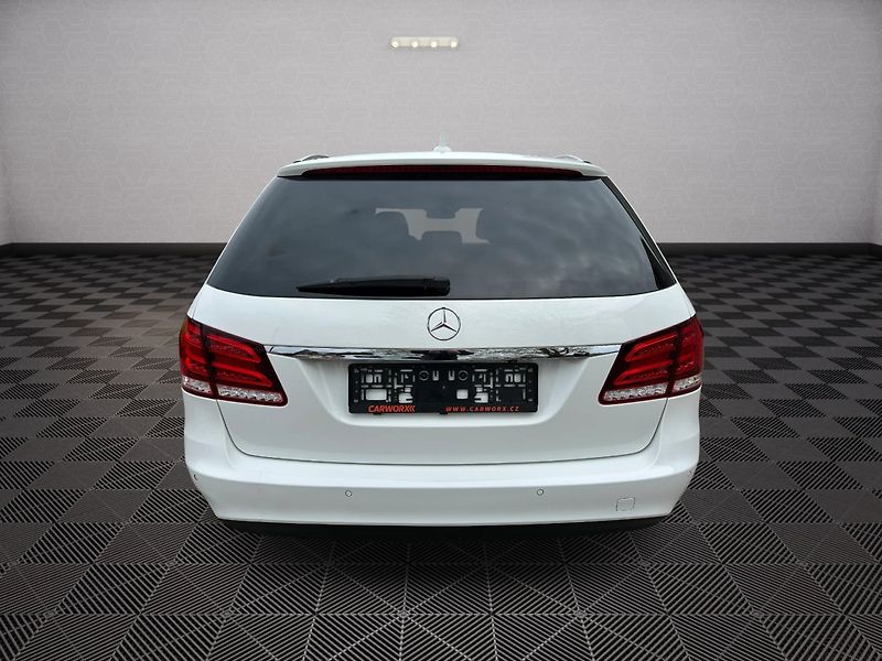 Mercedes-Benz Třídy E (2016) 350CDI 4Matic Elegance - fotka 6 z 40
