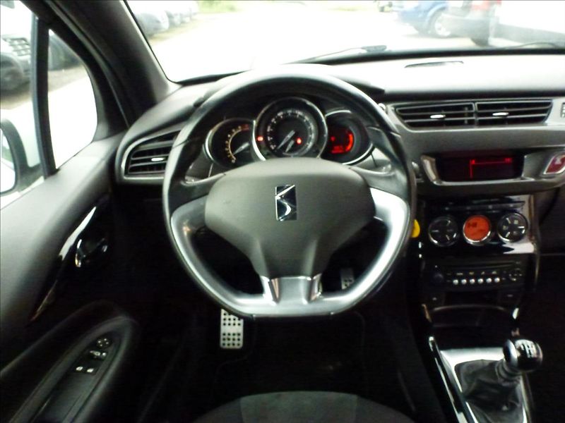 Citroën DS3 1,6 16V VTi THP SportChic - fotka 28 z 51