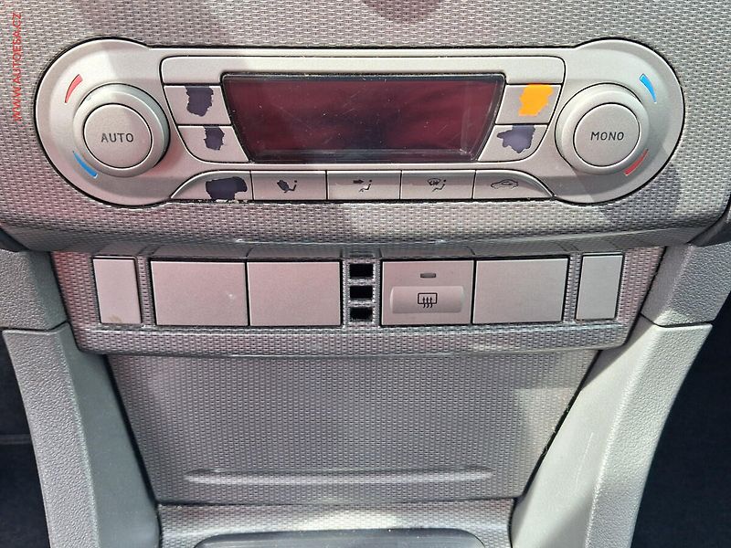 Ford Focus (2008) 1.6i, Klima - fotka 14 z 16