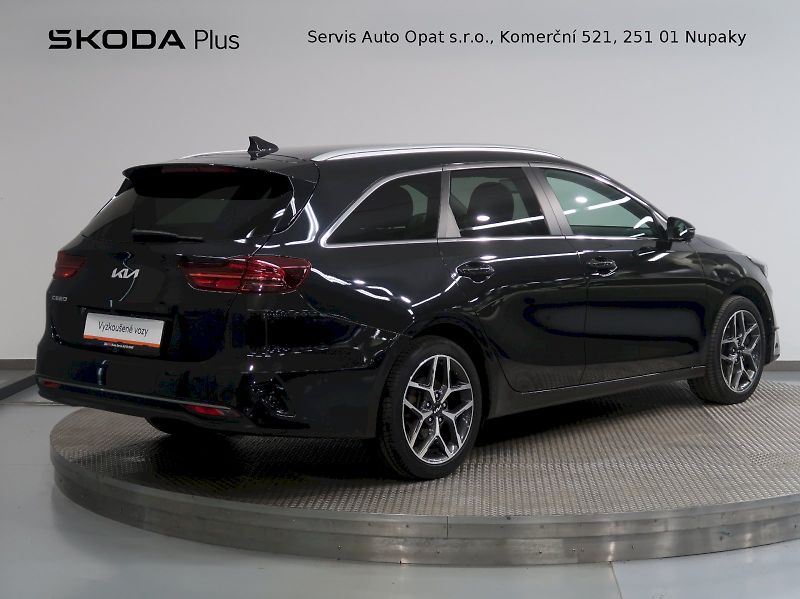 Kia Ceed (2022) SW TOP 1.5T-GDi 118KW - fotka 2 z 33