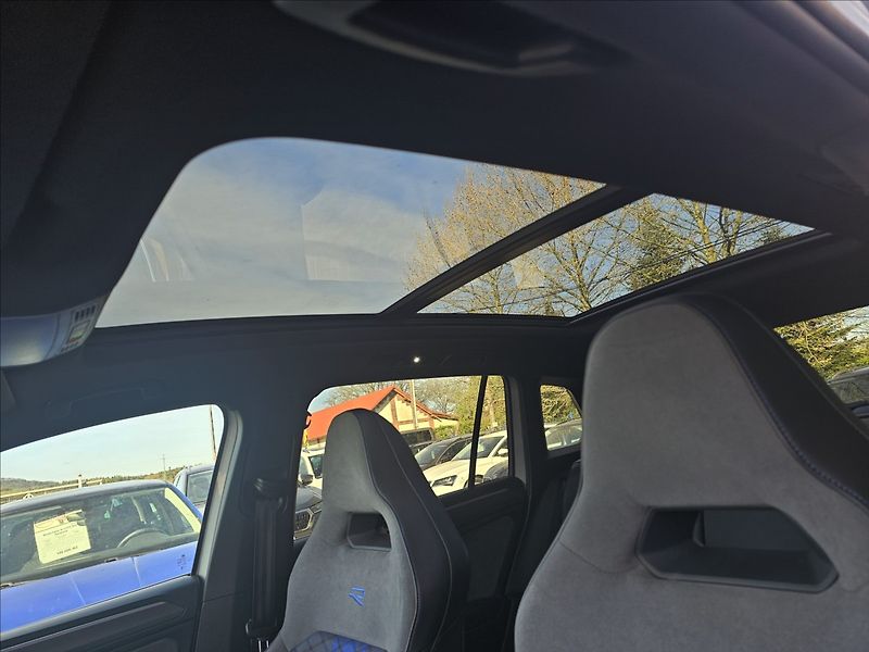 Volkswagen Tiguan 2,0 TSi 235KW D7 R DPH NAVI - fotka 15 z 44