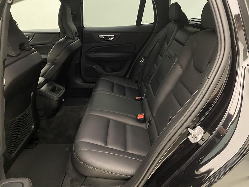 Volvo V60 D3 AWD INSCRIPTION REZERVACE - fotka 5 z 42