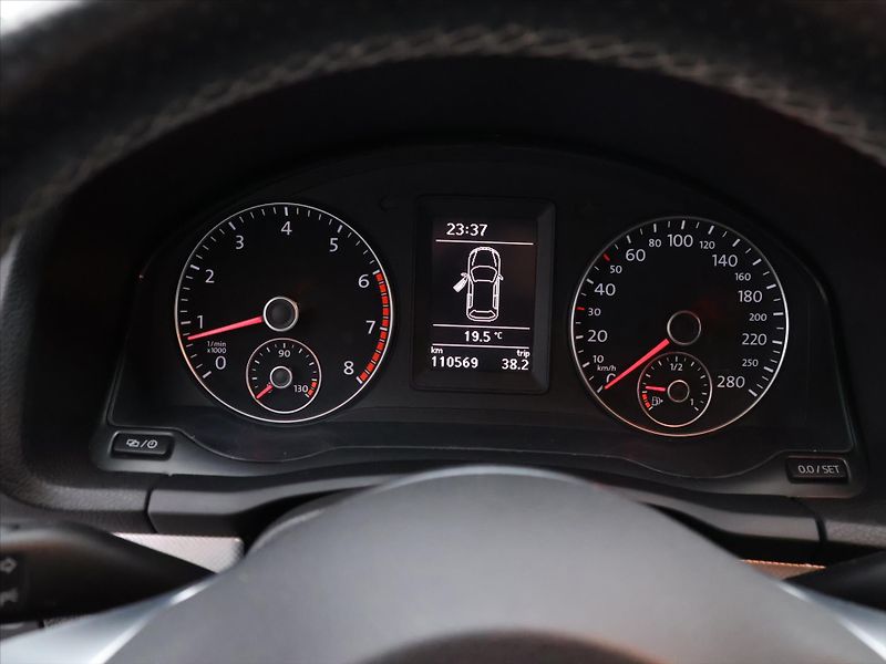Volkswagen Scirocco 1,4 TSI 90kW Sport Xenon Pano - fotka 16 z 32