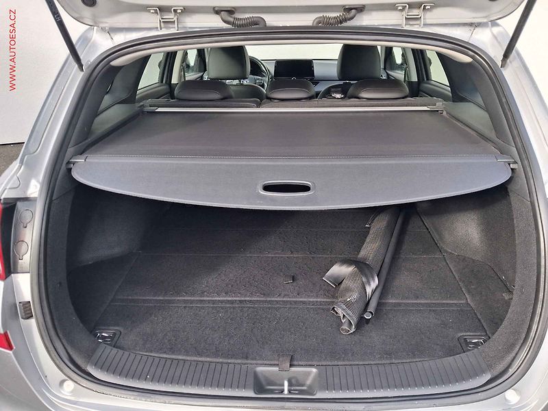 Hyundai i30 (2022) 1.5T-GDi 48V MHEV, ČR, Style - fotka 7 z 19