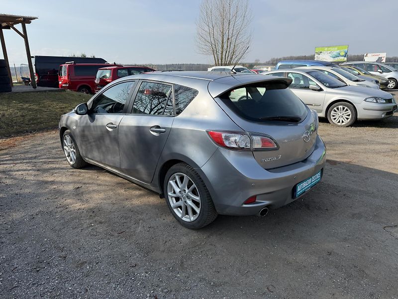 Mazda 3 2.2 D - fotka 8 z 19