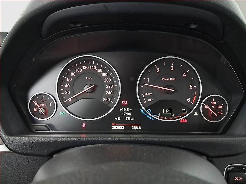 BMW Řada 3 (2014) Modern Line 330 d xDrive, 4X4 - fotka 11 z 22