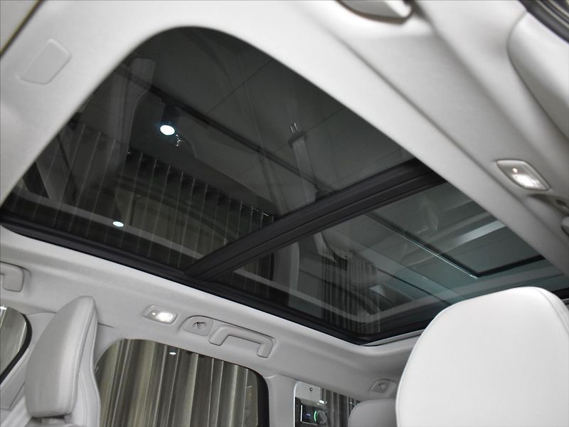 Volvo V90 2,0 B5 AWD Ultimate Pano,BLIS - fotka 18 z 30