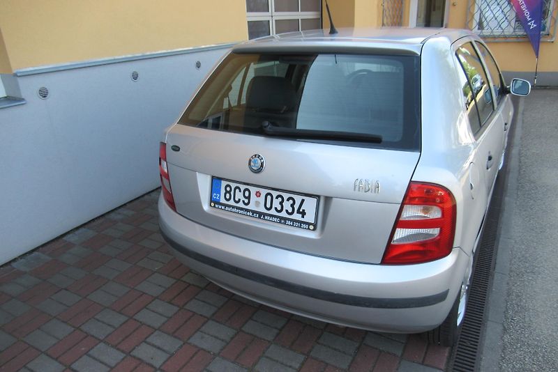 Škoda Fabia 1.9 SDi KLIMA TEMPOMAT - fotka 4 z 19