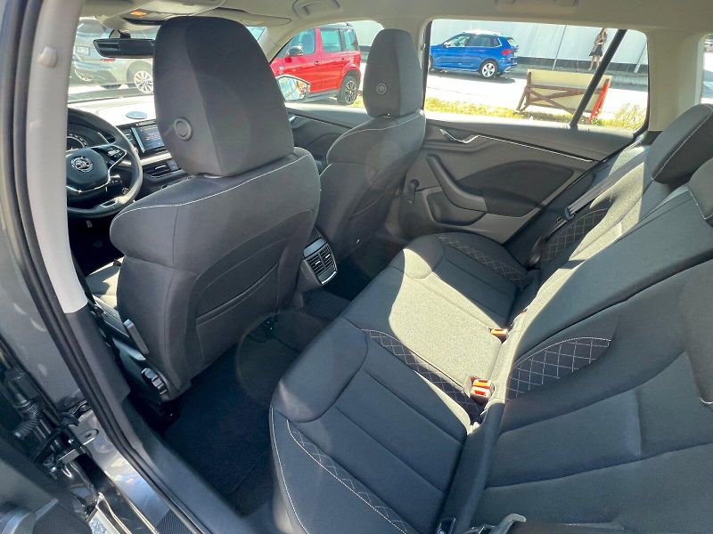 Škoda Kamiq (2023) Ambition 1.0TSi 81kW 6°manuáln - fotka 12 z 27