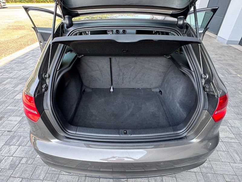 Audi A3 (2010) 1.2 TFSi, servisní kniha - fotka 24 z 33