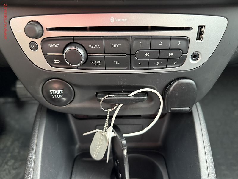 Renault Mégane (2014) 1.5 dCi, ČR, AC, tempo, park - fotka 14 z 16
