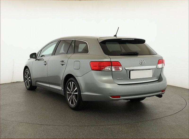 Toyota Avensis (2013) 2.2 D-4D, Automat, Navi - fotka 4 z 17