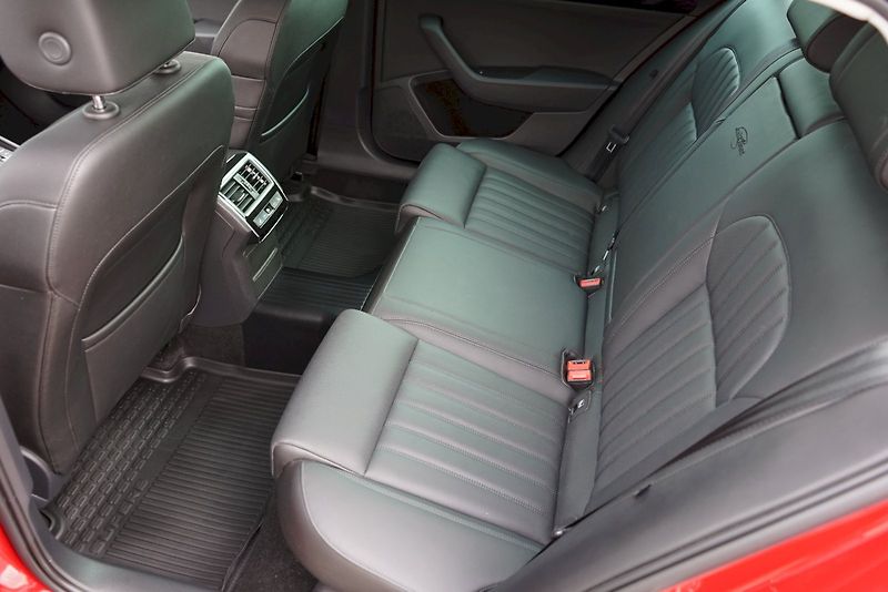 Škoda Superb (2019) TDI 140 kW DSG 4x4 L&K - tažné - fotka 10 z 39