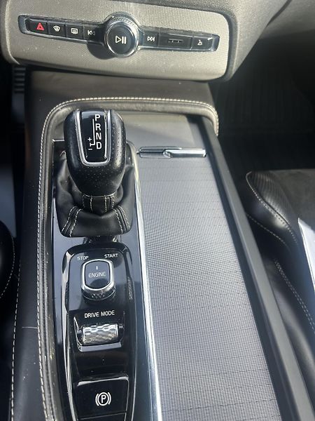 Volvo XC90 (2015) D5 AWD ,R-design, 1.majitel - fotka 9 z 18