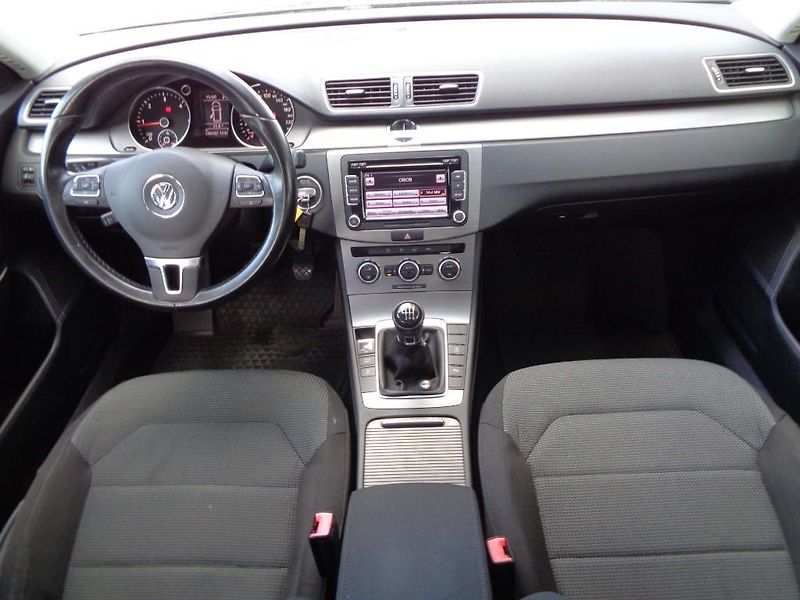 Volkswagen Passat 2,0 TDI Comfortline  103 kW - fotka 12 z 27