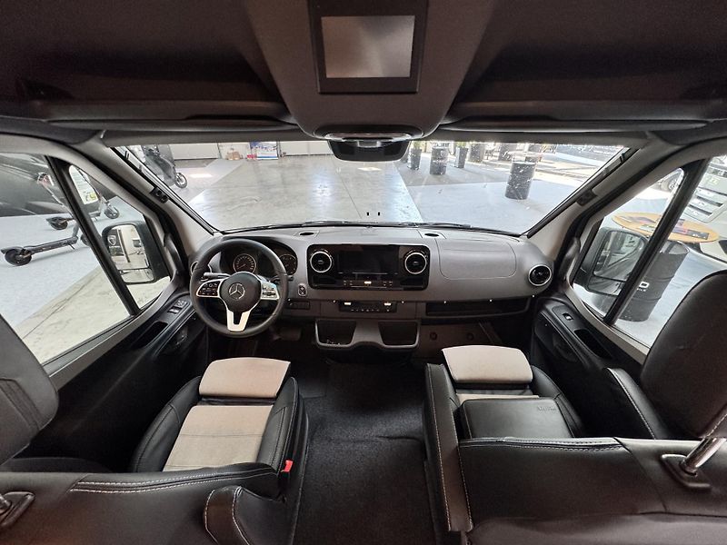Kabe Travel Master VAN (2025) Abisko Van 690 LB 4x4  - fotka 25 z 40
