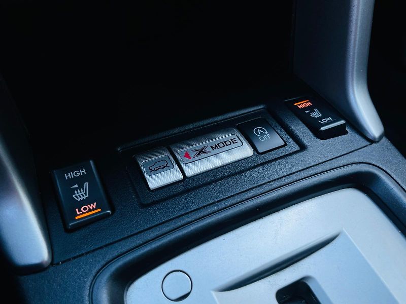 Subaru Forester 2.0i 4x4 AUT TAŽNÉ SERVISKA - fotka 41 z 43