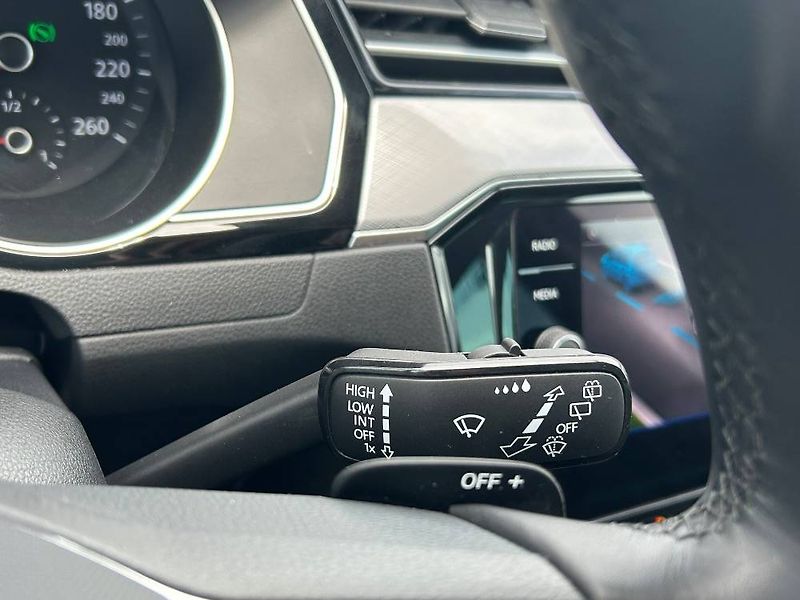 Volkswagen Passat Business  2,0TDi - fotka 16 z 24