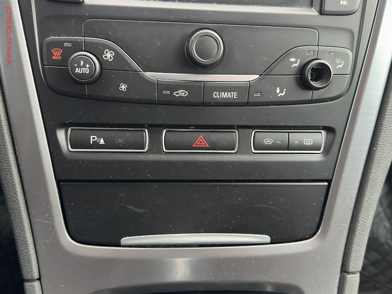 Ford Mondeo (2013) 2.0 TDCI, AC, navi - fotka 14 z 18