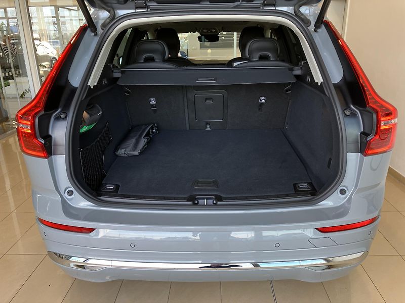 Volvo XC60 T6 eAWD Recharge Core, PANO - fotka 10 z 42