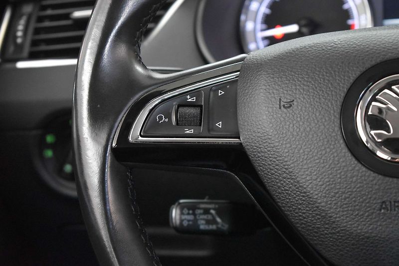Škoda Octavia 1.6 TDI 85kW DSG*ACC*CAR-PLAY* - fotka 18 z 41