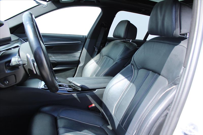 BMW Řada 5 520d xDrive 140kW M PAKET NAVI - fotka 10 z 32