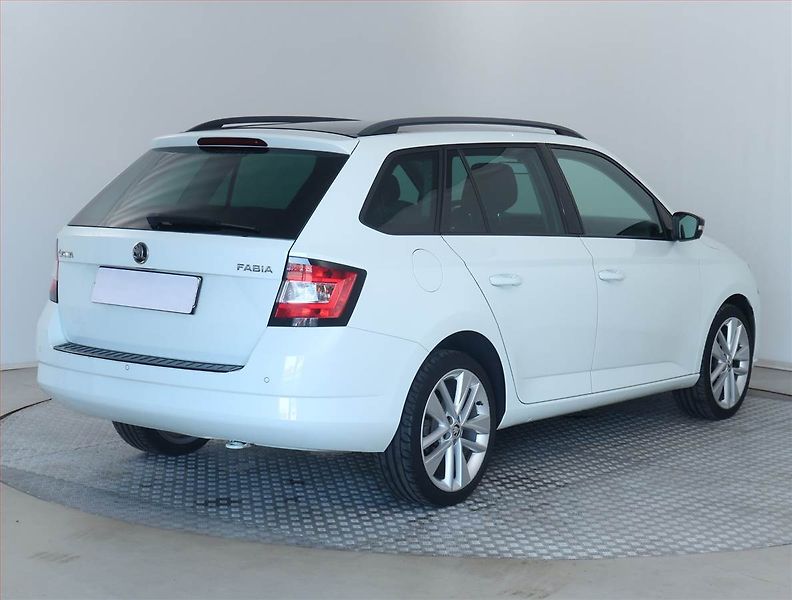 Škoda Fabia (2015) Style 1.2 TSI, Serv.kniha - fotka 5 z 18