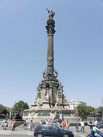 Kruhový objezd u přístavu v Barceloně s pomníkem Kryštofa Kolumba., zdroj: Deník/Edvard D. Beneš