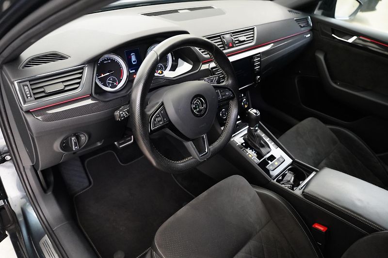 Škoda Superb - fotka 14 z 29