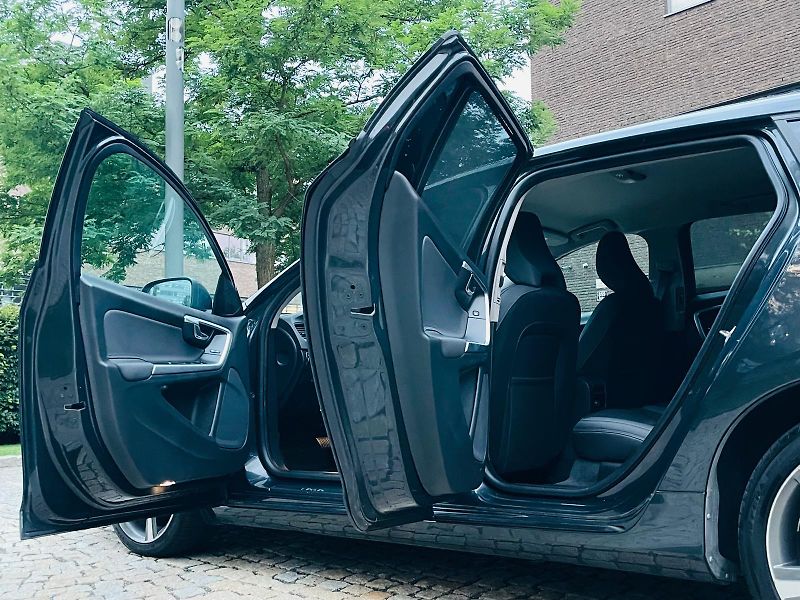 Volvo V60 2.0D3 5V AUT VÝHŘEV SERVISKA - fotka 23 z 47