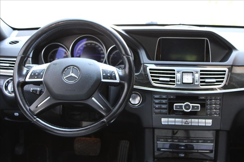 Mercedes-Benz Třídy E 350CDI 4M/ACC/KEYLESS/DPH - fotka 24 z 46