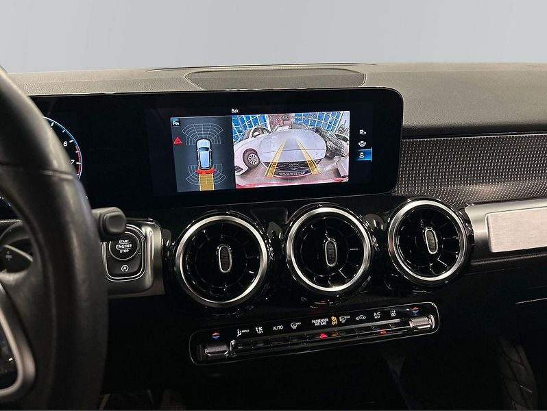 Mercedes-Benz GLB 200 Parkovací asistent - fotka 11 z 15