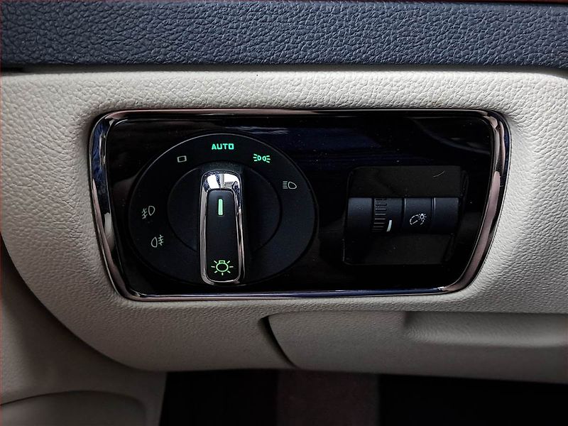Škoda Superb (2014) 2.0 TDI, Automat, Kůže - fotka 20 z 23
