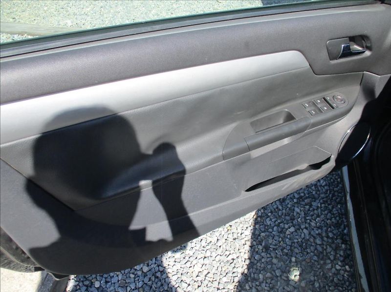 Opel Tigra 1,8 i,klima,serv.kniha, - fotka 21 z 36