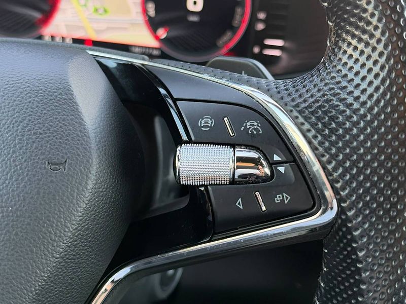 Škoda Karoq SportLine Exclusive 2,0 TDI 11 - fotka 31 z 35