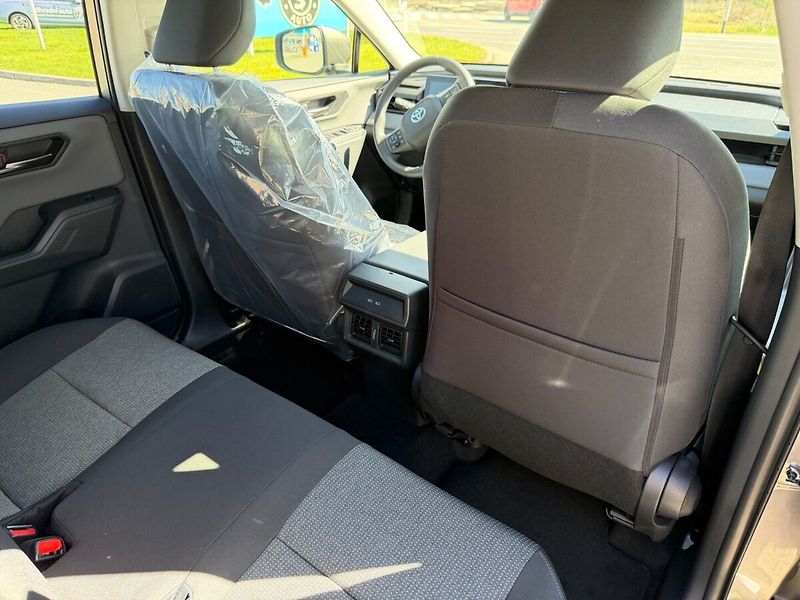 Toyota RAV4 2.5 Hybrid Comfort 4x2 - fotka 6 z 8